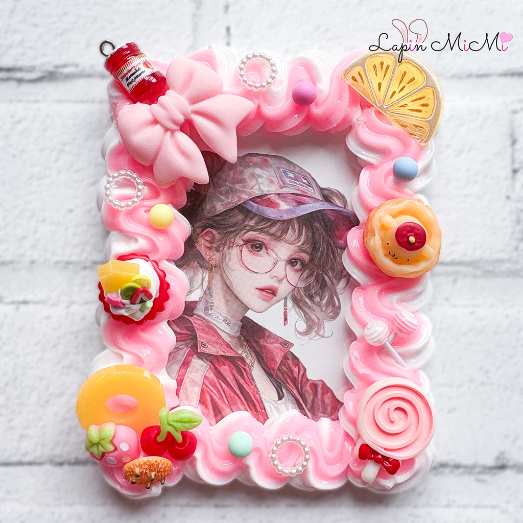 白 ピンク ツートン うねうね ホイップデコ B8 硬質トレカケース お菓子 ケーキ風 リボン かわいい チェキ カード ケース