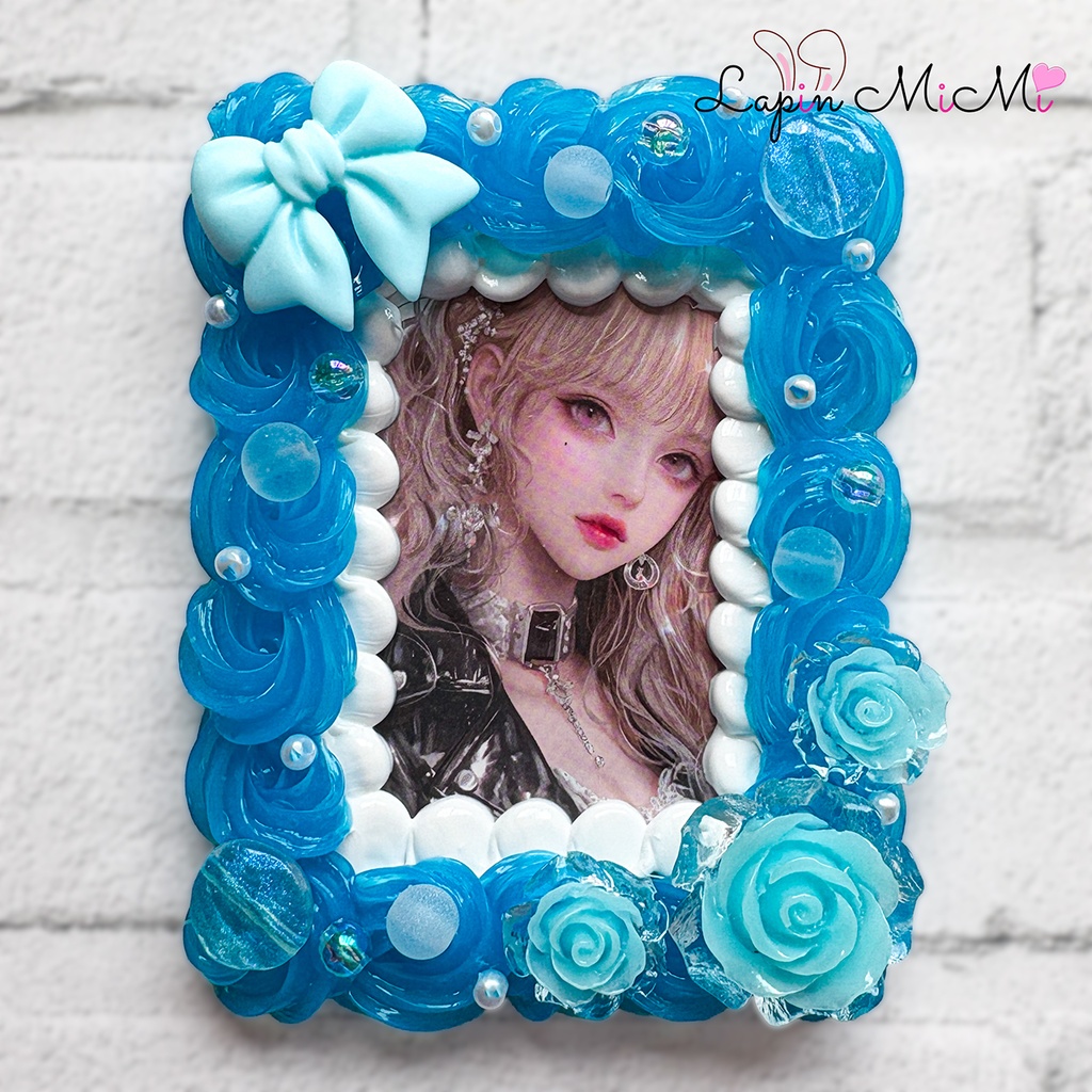 ブルー 白 ホイップデコ 硬質トレカケース B8 チェキ リボン 薔薇 ガラスビーズ 大人可愛い カードケース