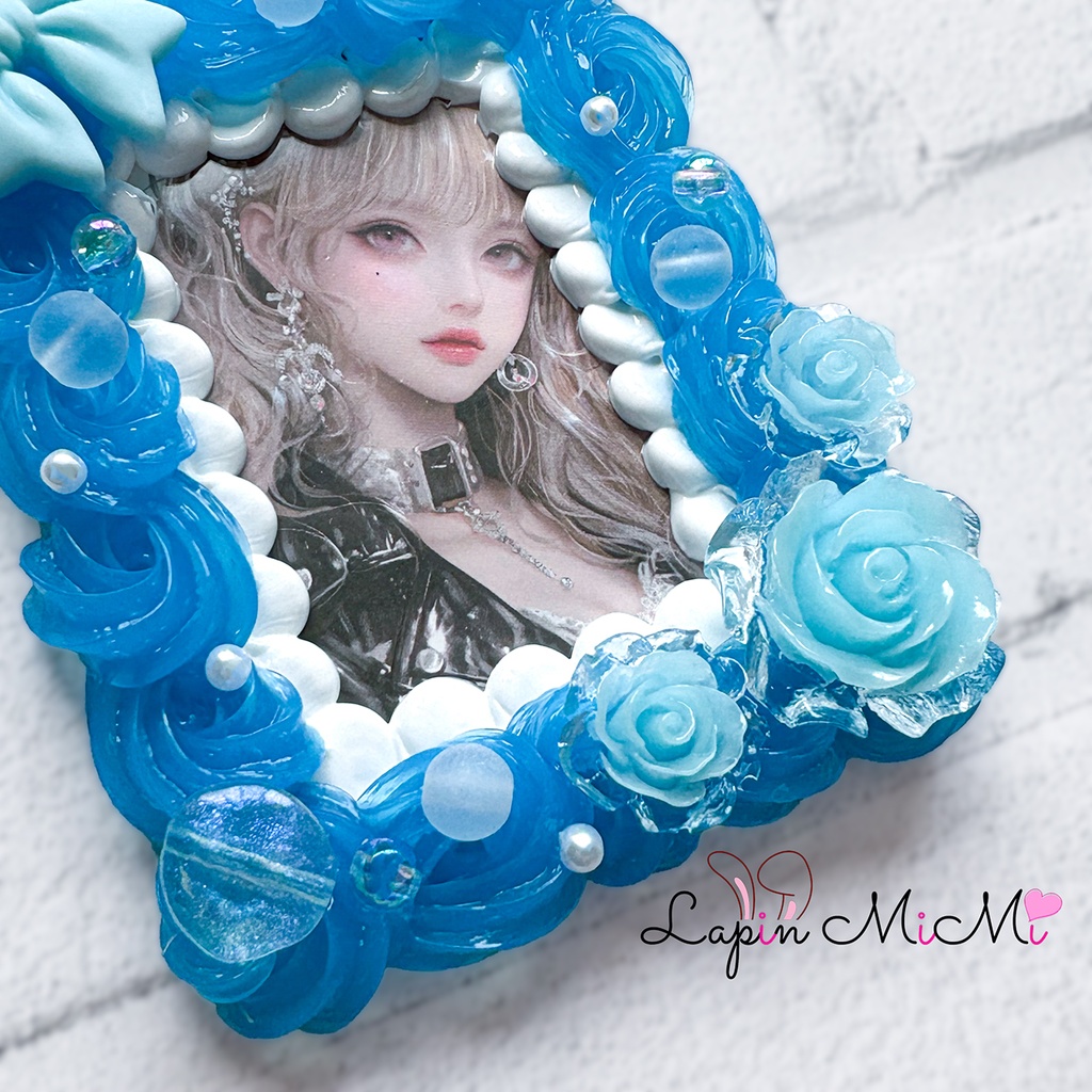 ブルー 白 ホイップデコ 硬質トレカケース B8 チェキ リボン 薔薇 ガラスビーズ 大人可愛い カードケース