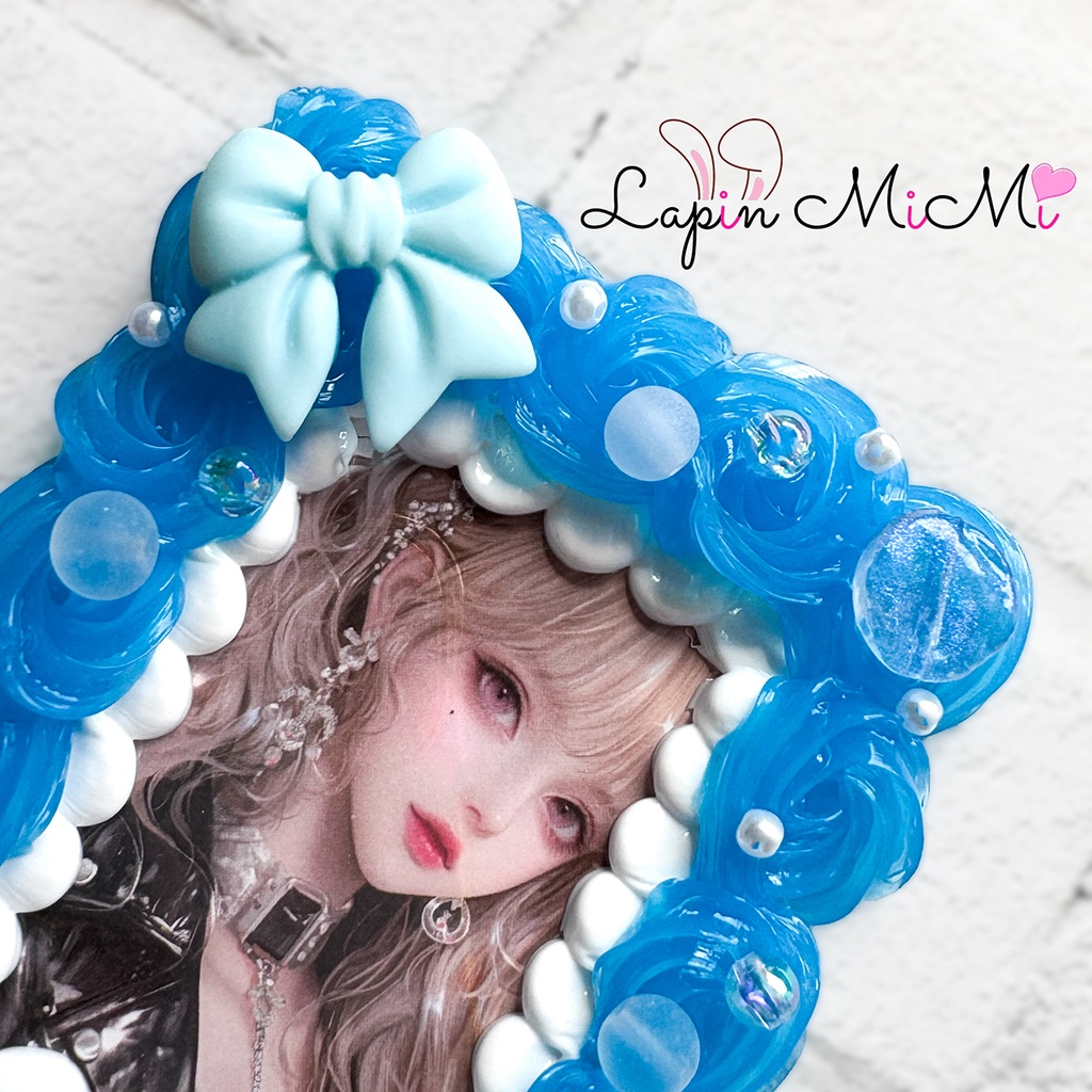 ブルー 白 ホイップデコ 硬質トレカケース B8 チェキ リボン 薔薇 ガラスビーズ 大人可愛い カードケース