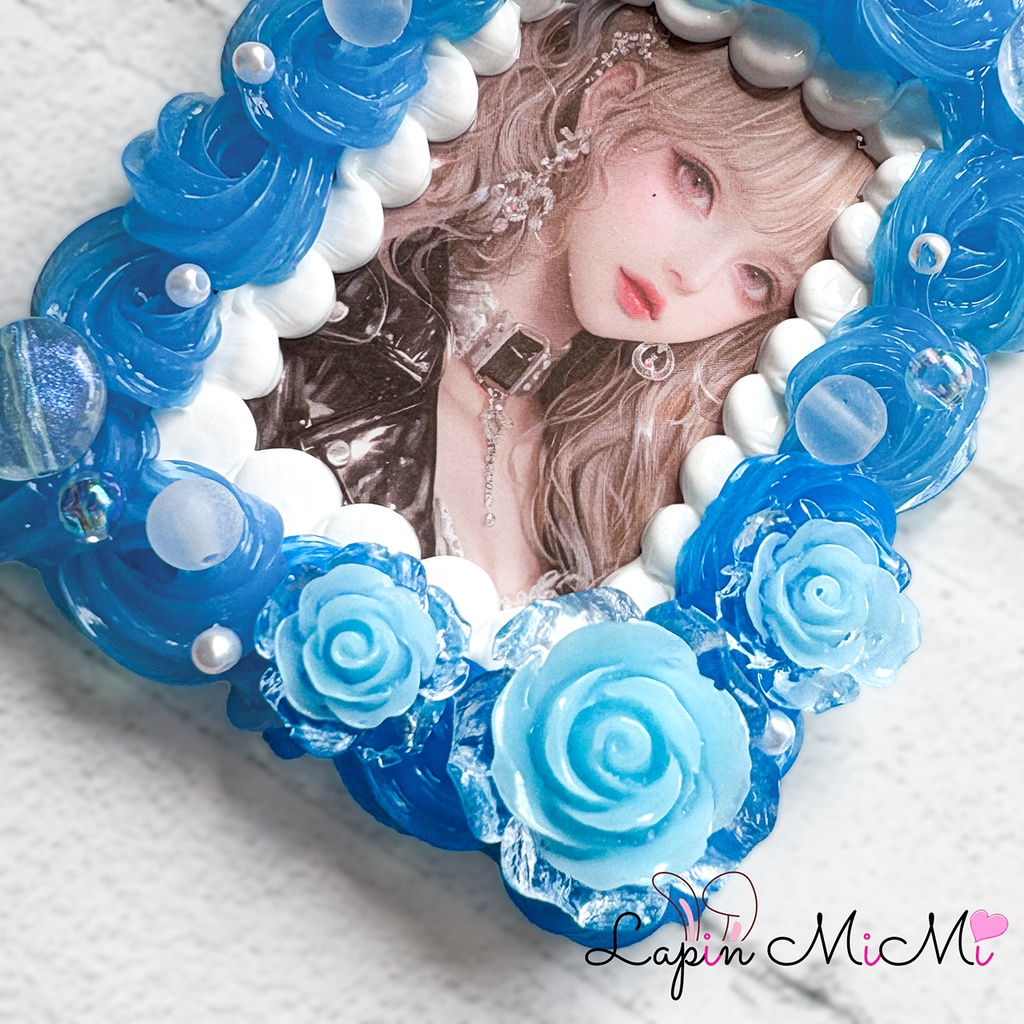 ブルー 白 ホイップデコ 硬質トレカケース B8 チェキ リボン 薔薇 ガラスビーズ 大人可愛い カードケース