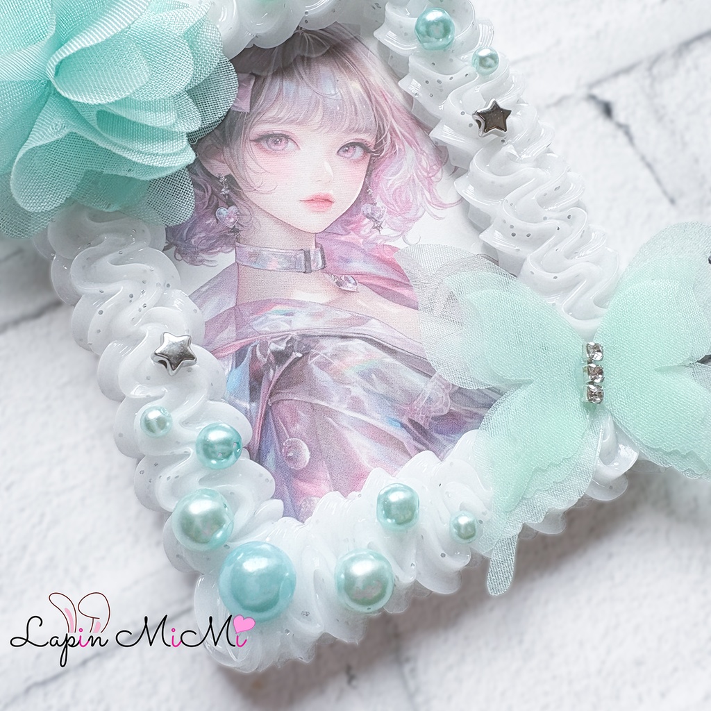 白 ラメ ホイップデコ 硬質トレカケース B8 ミントブルー 花 蝶 ガラスビーズ かわいい カード ケース