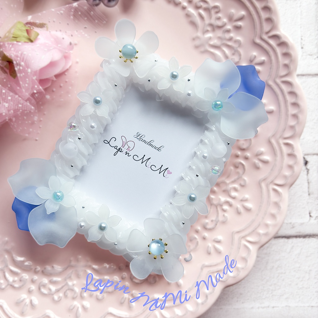 クリア ホイップデコ 春 お花 マット ホワイト 硬質 トレカケース チェキ きれいめ ブルー パープル ハンドメイド