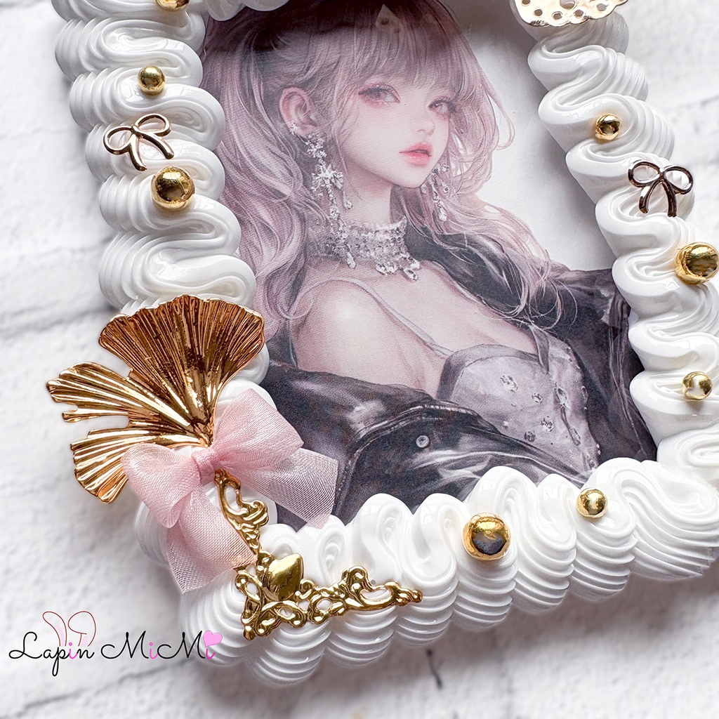 白 ホイップデコ 硬質トレカケース B8 ゴールド メタル 蝶 イチョウ リボン 上品 きれいめ カード ケース