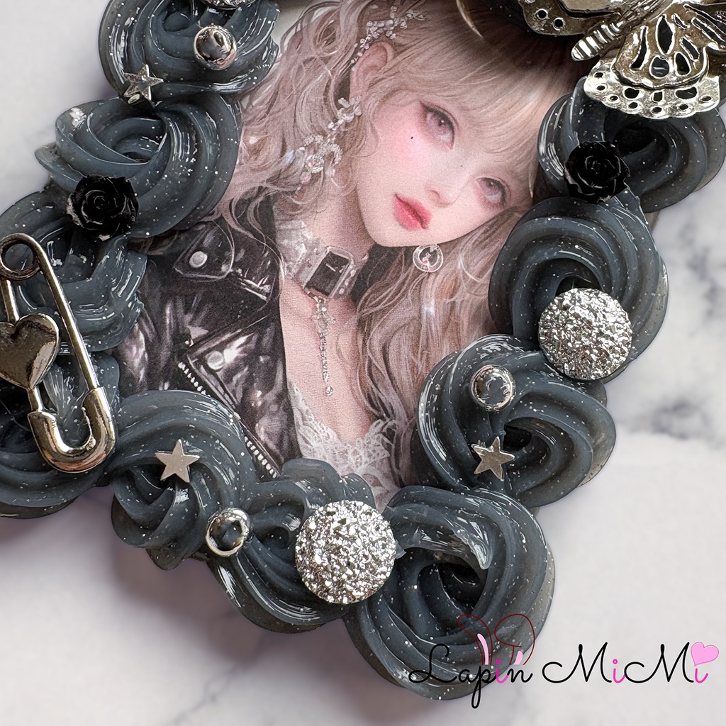 黒 ラメ クリア ホイップデコ 硬質トレカケース B8 シルバー メタル 蝶 安全ピン ゴシック カード ケース