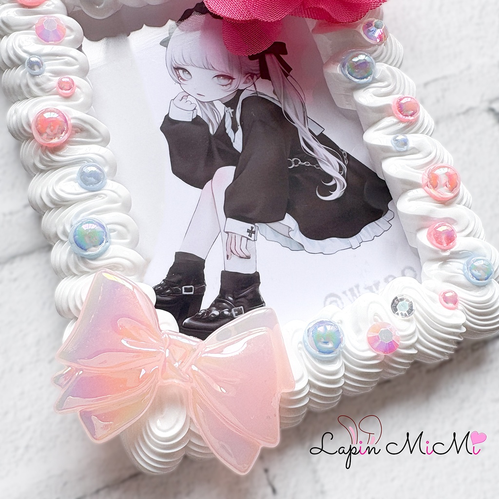 白 うねうね ホイップデコ 硬質トレカケース B8 ピンク シフォン 花 リボン ゆめかわ ビーズ カード ケース