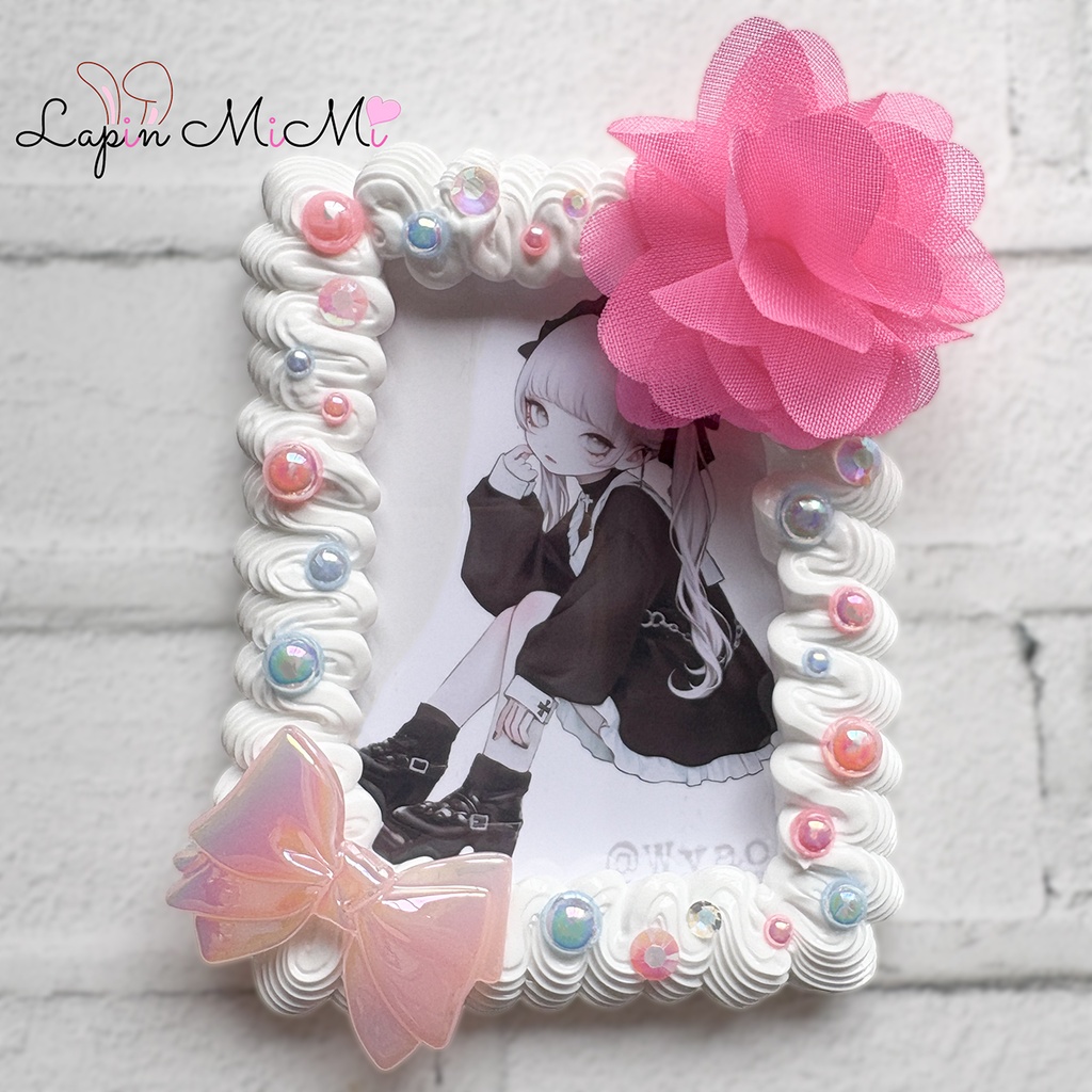 白 うねうね ホイップデコ 硬質トレカケース B8 ピンク シフォン 花 リボン ゆめかわ ビーズ カード ケース