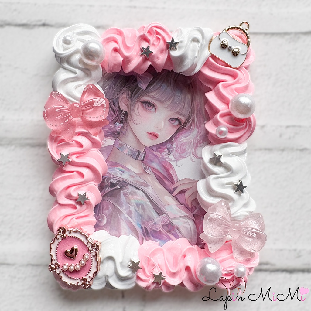 白 ピンク うねうね ホイップデコ 硬質トレカケース B8 リボン チャーム取り付け可 かわいい カード ケース