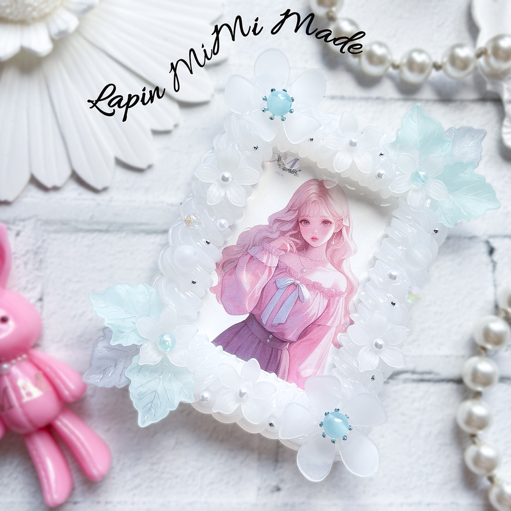 クリア ホイップデコ 春 お花 マット ホワイト 硬質 トレカケース チェキ きれいめ 水色 ハンドメイド