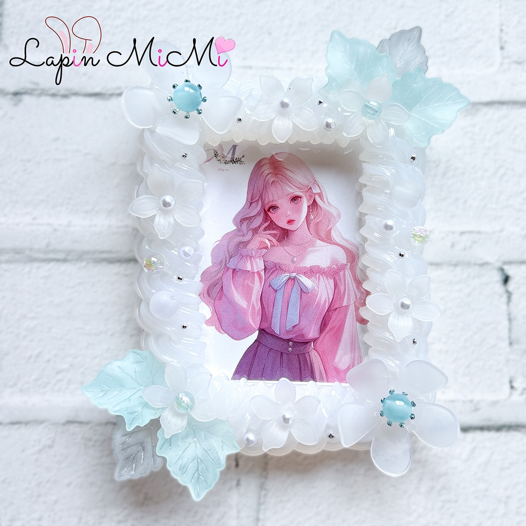 クリア ホイップデコ 春 お花 マット ホワイト 硬質 トレカケース チェキ きれいめ 水色 ハンドメイド