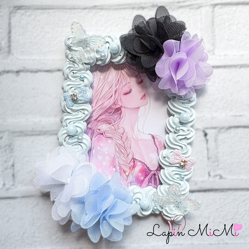 【B7】くすみカラー ブルーグレー ホイップデコ 硬質トレカケース ハガキ ポストカード 大判 L版 花 リボン 蝶 カード ケース