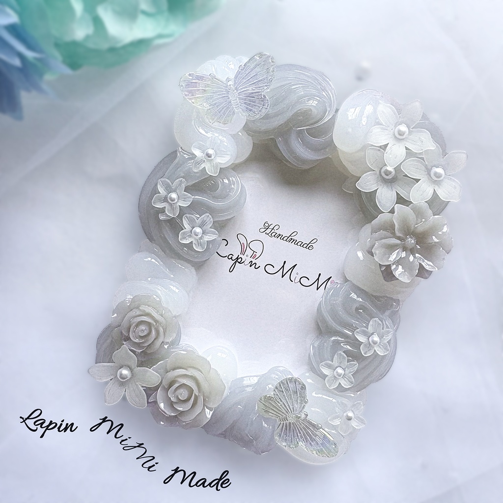 グレー × クリア ホイップデコ 硬質トレカケース B8 白 花 蝶 薔薇 上品 きれいめ カード ケース