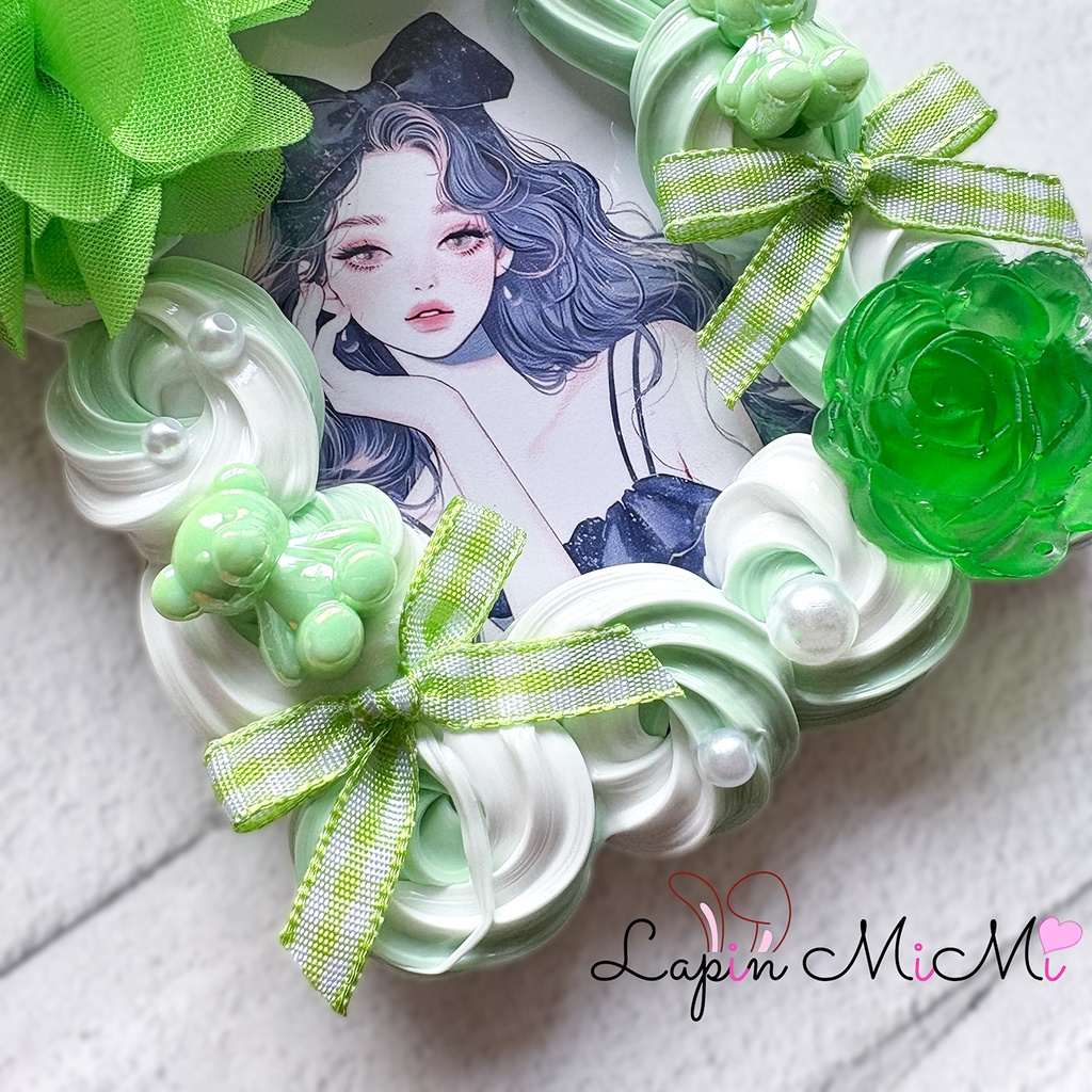 【受注製作】緑 × 白 ホイップデコ 硬質トレカケース チェック リボン くま パール シフォン 花 チェキ カード ケース