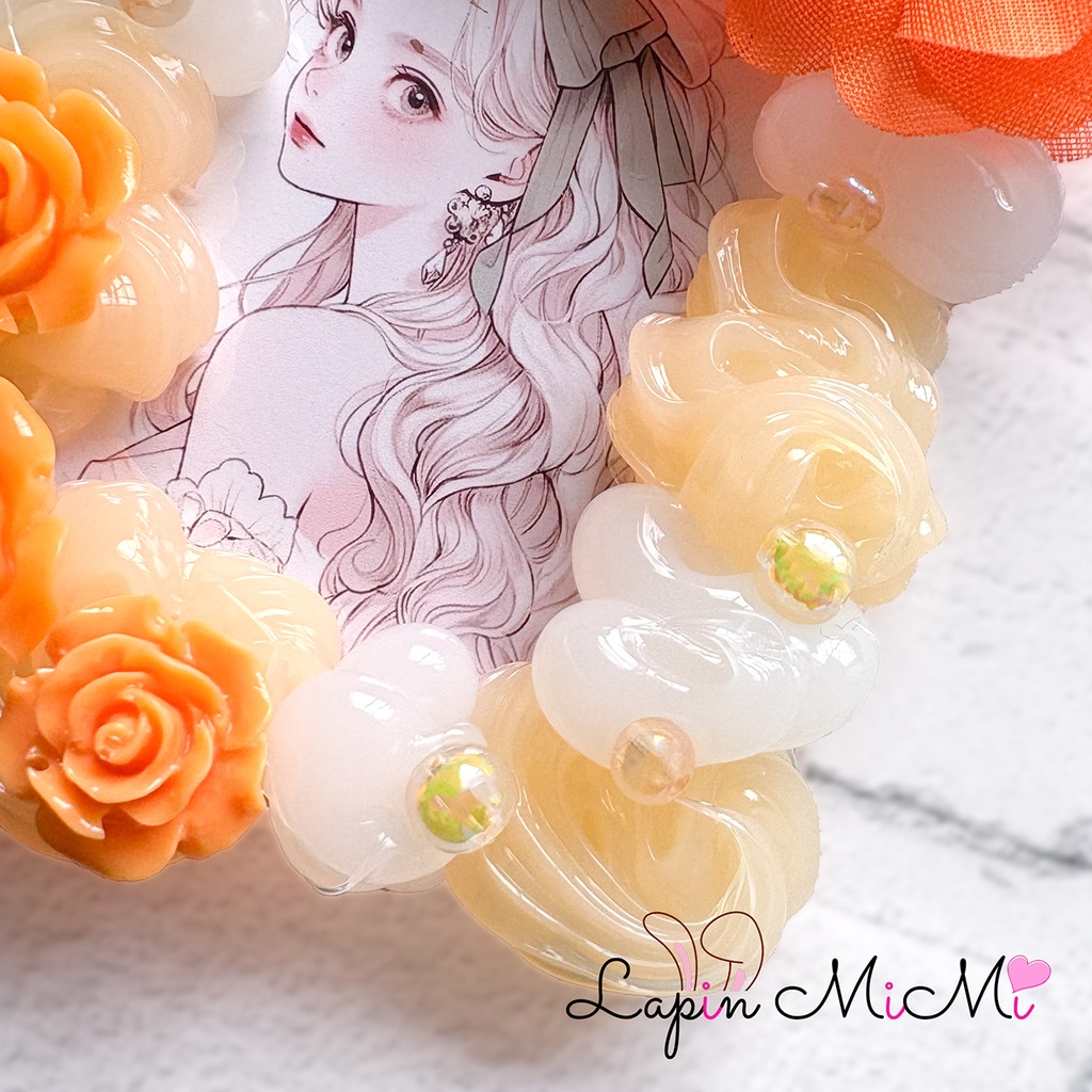 【バッグチャーム取り付け可】オレンジ × クリア ホイップデコ 硬質トレカケース 薔薇 シフォン 花 ガラスビーズ カード ケース