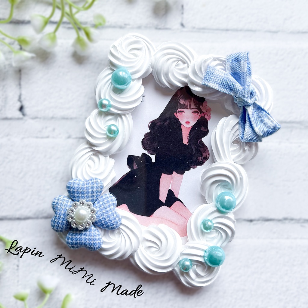 白 ホイップデコ 硬質トレカケース B8 水色 赤 チェック リボン クローバー風 ハート ガラスビーズ チェキ かわいい カード ケース