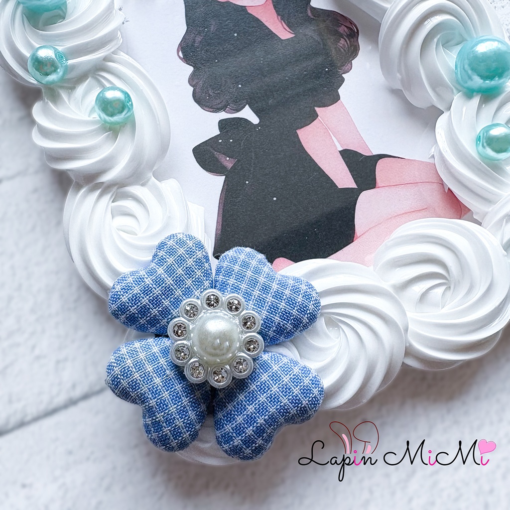 白 ホイップデコ 硬質トレカケース B8 水色 赤 チェック リボン クローバー風 ハート ガラスビーズ チェキ かわいい カード ケース