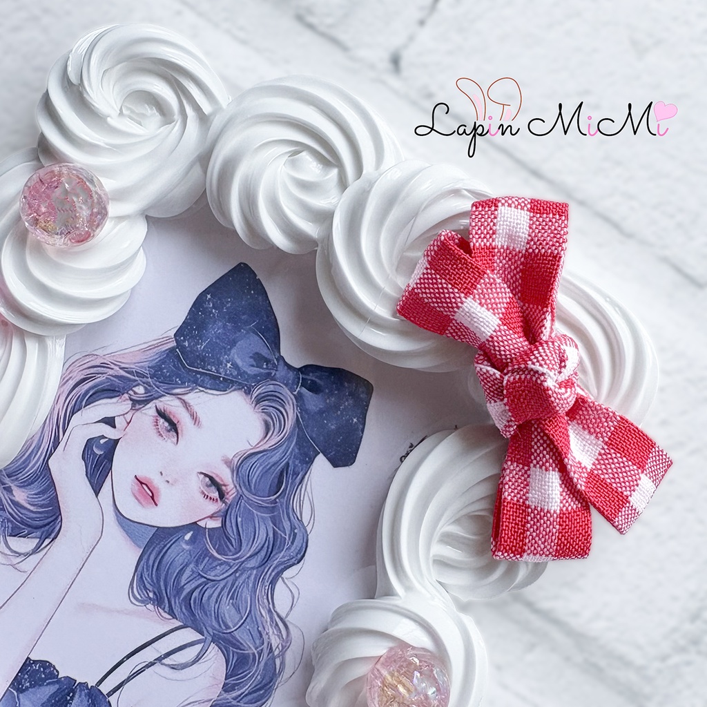 白 ホイップデコ 硬質トレカケース B8 水色 赤 チェック リボン クローバー風 ハート ガラスビーズ チェキ かわいい カード ケース