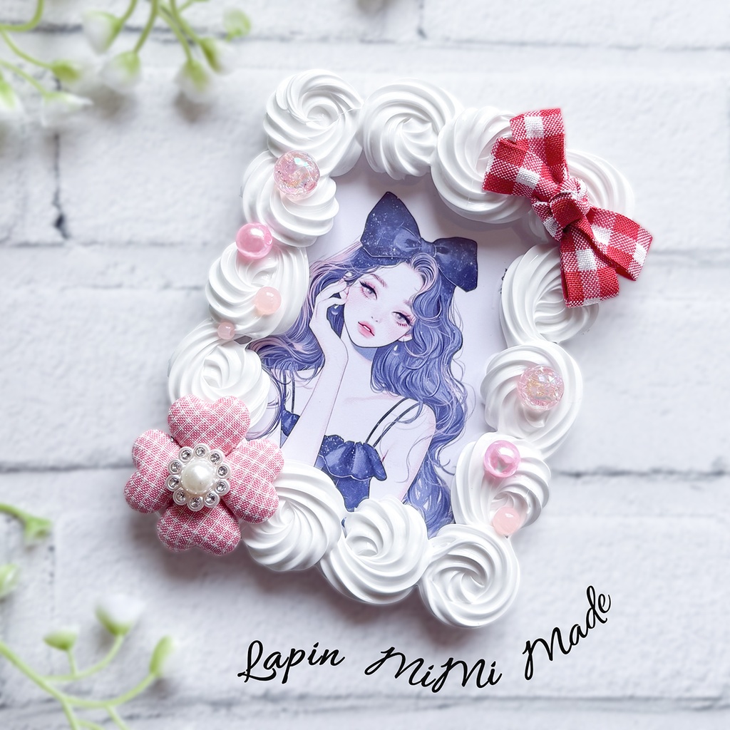 白 ホイップデコ 硬質トレカケース B8 水色 赤 チェック リボン クローバー風 ハート ガラスビーズ チェキ かわいい カード ケース