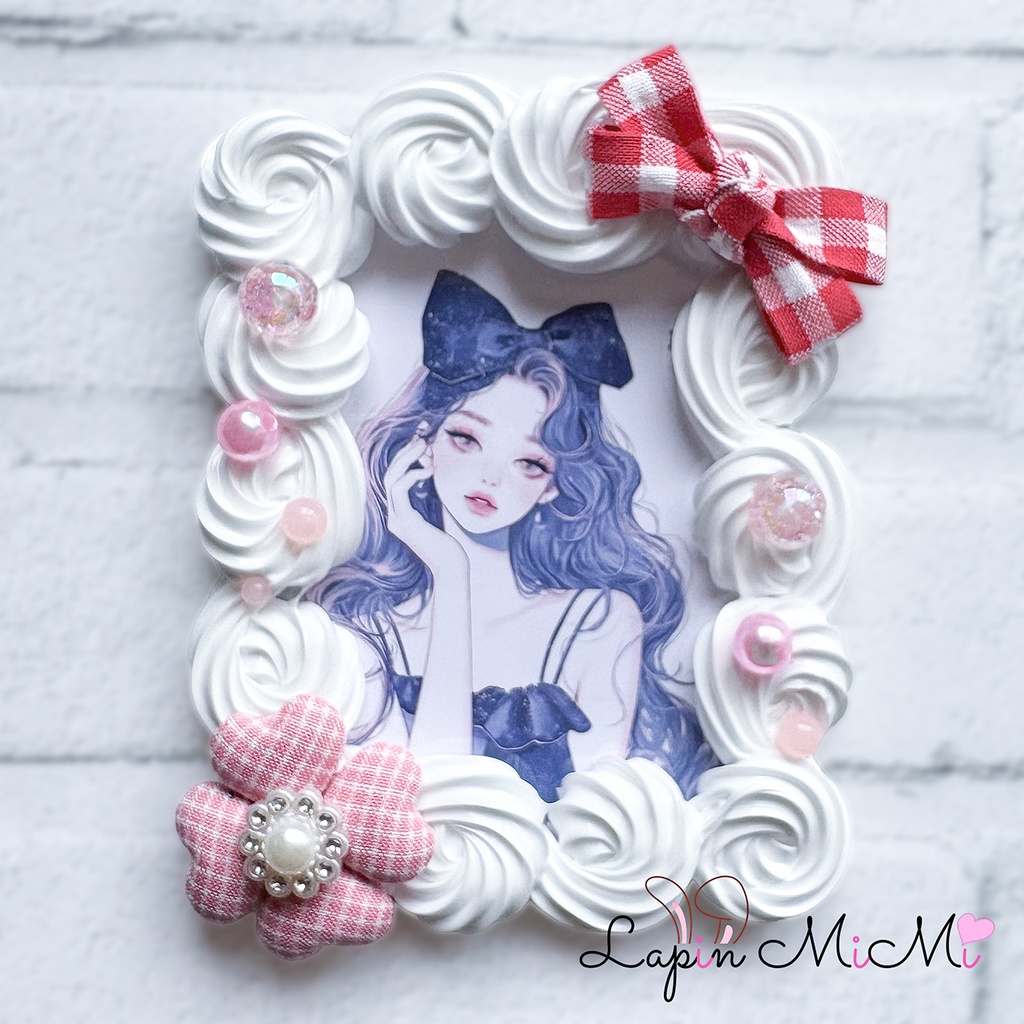 白 ホイップデコ 硬質トレカケース B8 水色 赤 チェック リボン クローバー風 ハート ガラスビーズ チェキ かわいい カード ケース