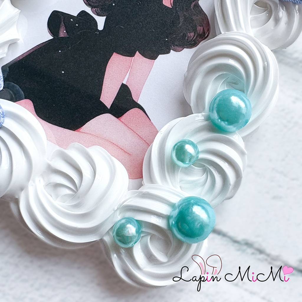 白 ホイップデコ 硬質トレカケース B8 水色 赤 チェック リボン クローバー風 ハート ガラスビーズ チェキ かわいい カード ケース