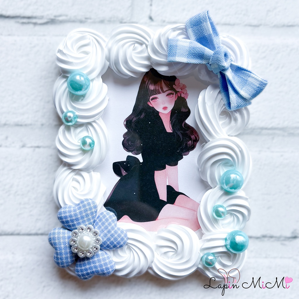 白 ホイップデコ 硬質トレカケース B8 水色 赤 チェック リボン クローバー風 ハート ガラスビーズ チェキ かわいい カード ケース