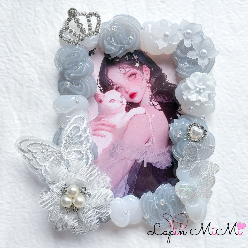 【B7】グレー クリア ホイップデコ 硬質トレカケース ポストカード ハガキ ティアラ 花 レース 刺繍 蝶 花 きれいめ ケース