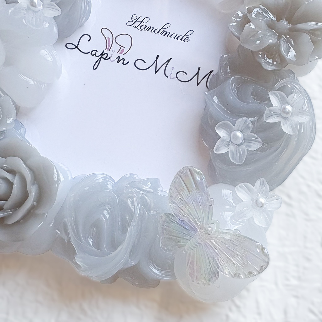 【受注製作】グレー × クリア ホイップデコ 硬質トレカケース B8 ティアラ 花 蝶 フロス加工 上品 カード ケース