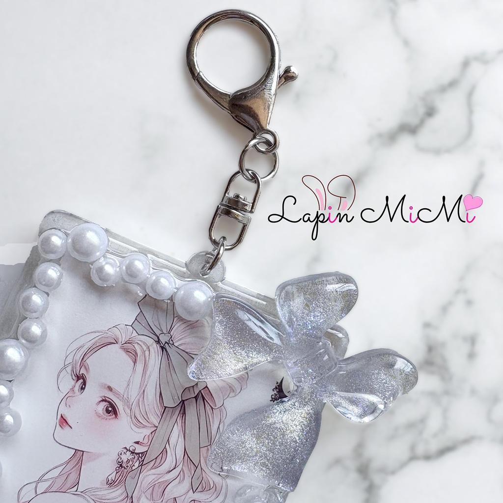 クリア レジン 硬質トレカケース キーホルダー マグネットジェル リボン シルバー 薔薇 白 カード バッグチャーム ケース