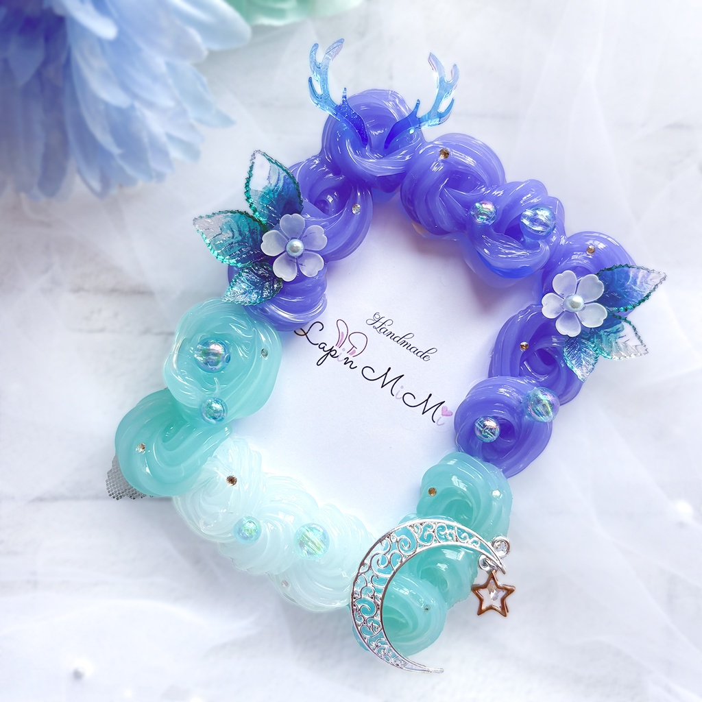 水色 ブルー クリア ホイップデコ 硬質トレカケース B8 花 グラデ 葉 きれいな カード ケース 原神 ラウマ イメージ