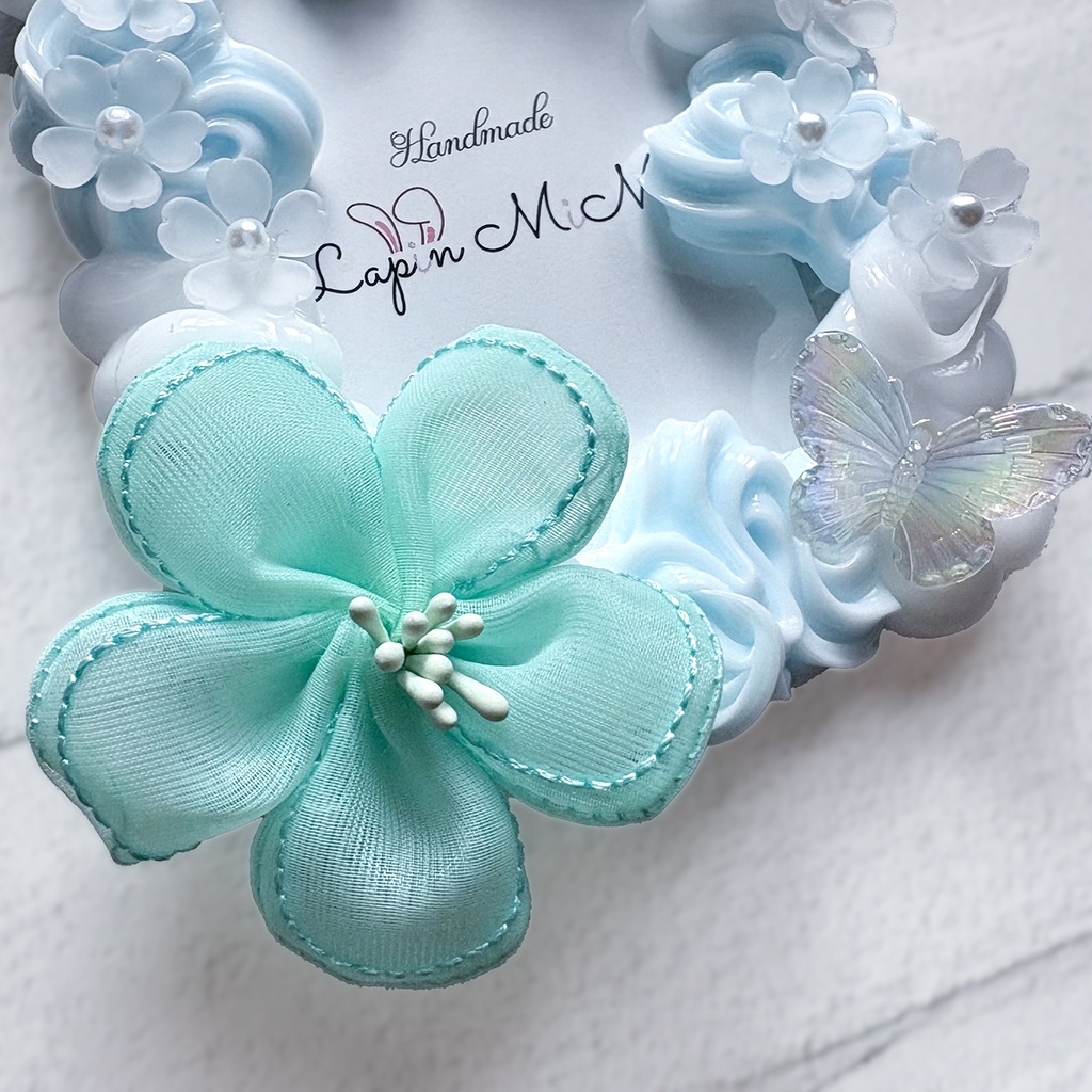 水色×白 クリア ホイップデコ 硬質トレカケース B8 シフォン 花 蝶 上品 きれいめ カード ケース