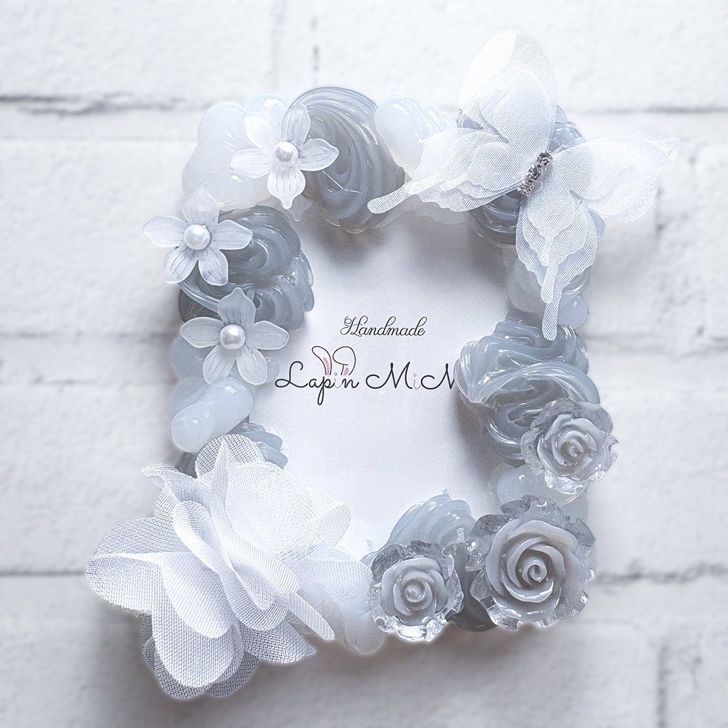 グレー × クリア ホイップデコ 硬質トレカケース B8 白 シフォン 花 蝶 薔薇 上品 きれいめ カード ケース