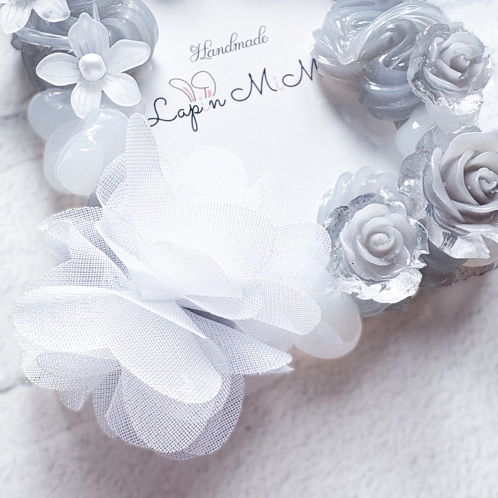 グレー × クリア ホイップデコ 硬質トレカケース B8 白 シフォン 花 蝶 薔薇 上品 きれいめ カード ケース