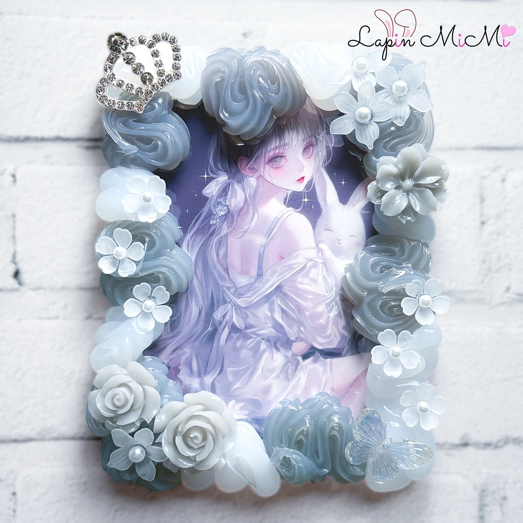 【B7】グレー×クリア ホイップデコ 硬質トレカケース 大判 L版 ハガキ ポストカード シルバー ティアラ 花 蝶 カード ケース