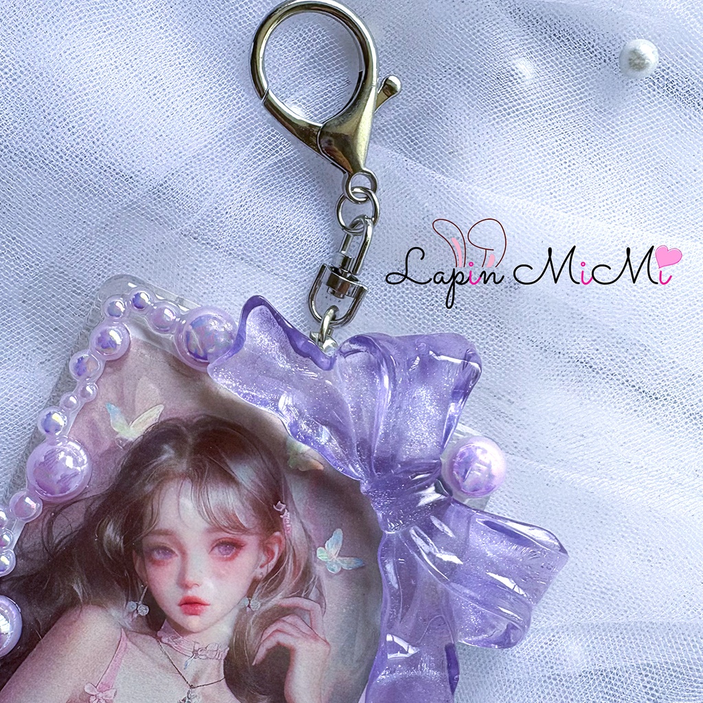 パープル レジン 硬質トレカケース キーホルダー マグネットジェル リボン シルバー 薔薇 紫 カード キーホルダー バッグチャーム ケース