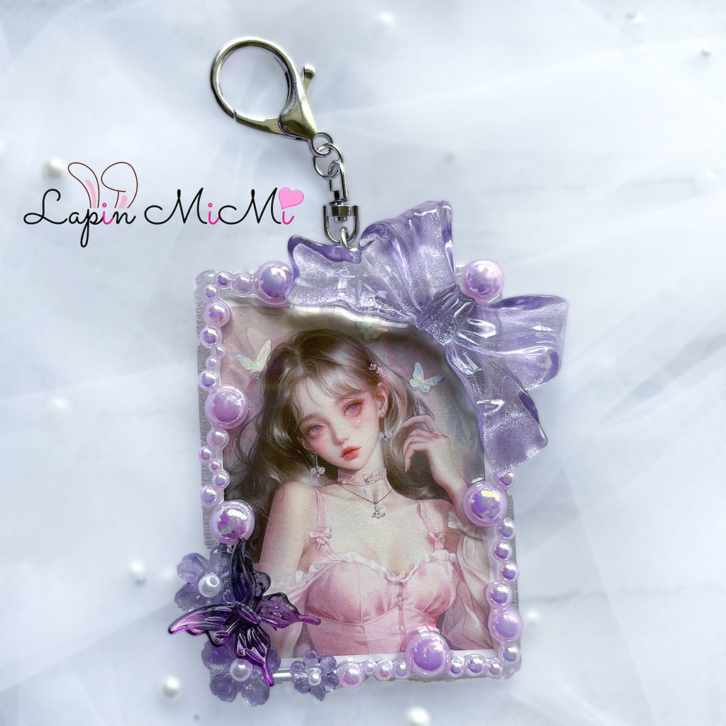 パープル レジン 硬質トレカケース キーホルダー マグネットジェル リボン シルバー 薔薇 紫 カード キーホルダー バッグチャーム ケース
