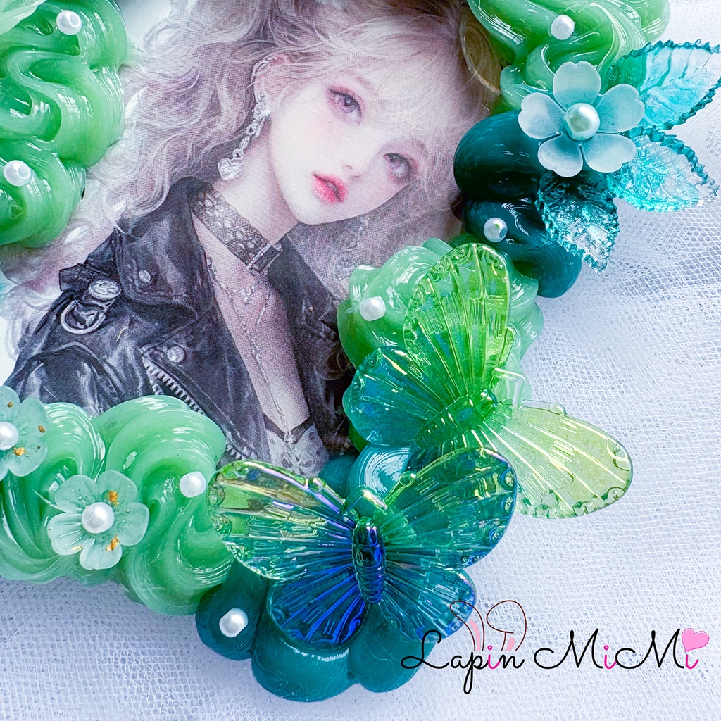 【受注製作】緑 × 深緑 ホイップデコ 硬質トレカケース B8 白 花 蝶 上品 きれいめ カード ケース