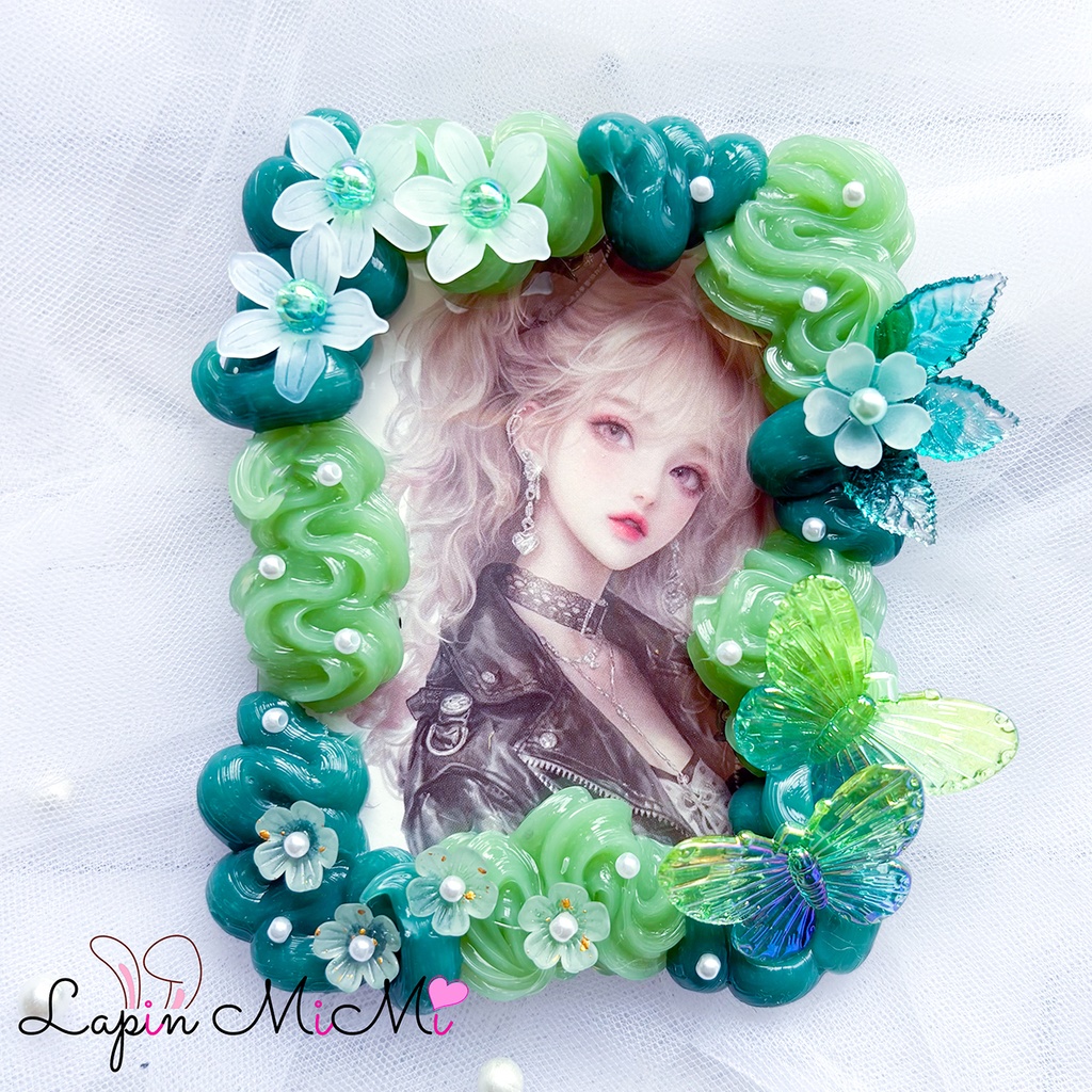 【受注製作】緑 × 深緑 ホイップデコ 硬質トレカケース B8 白 花 蝶 上品 きれいめ カード ケース