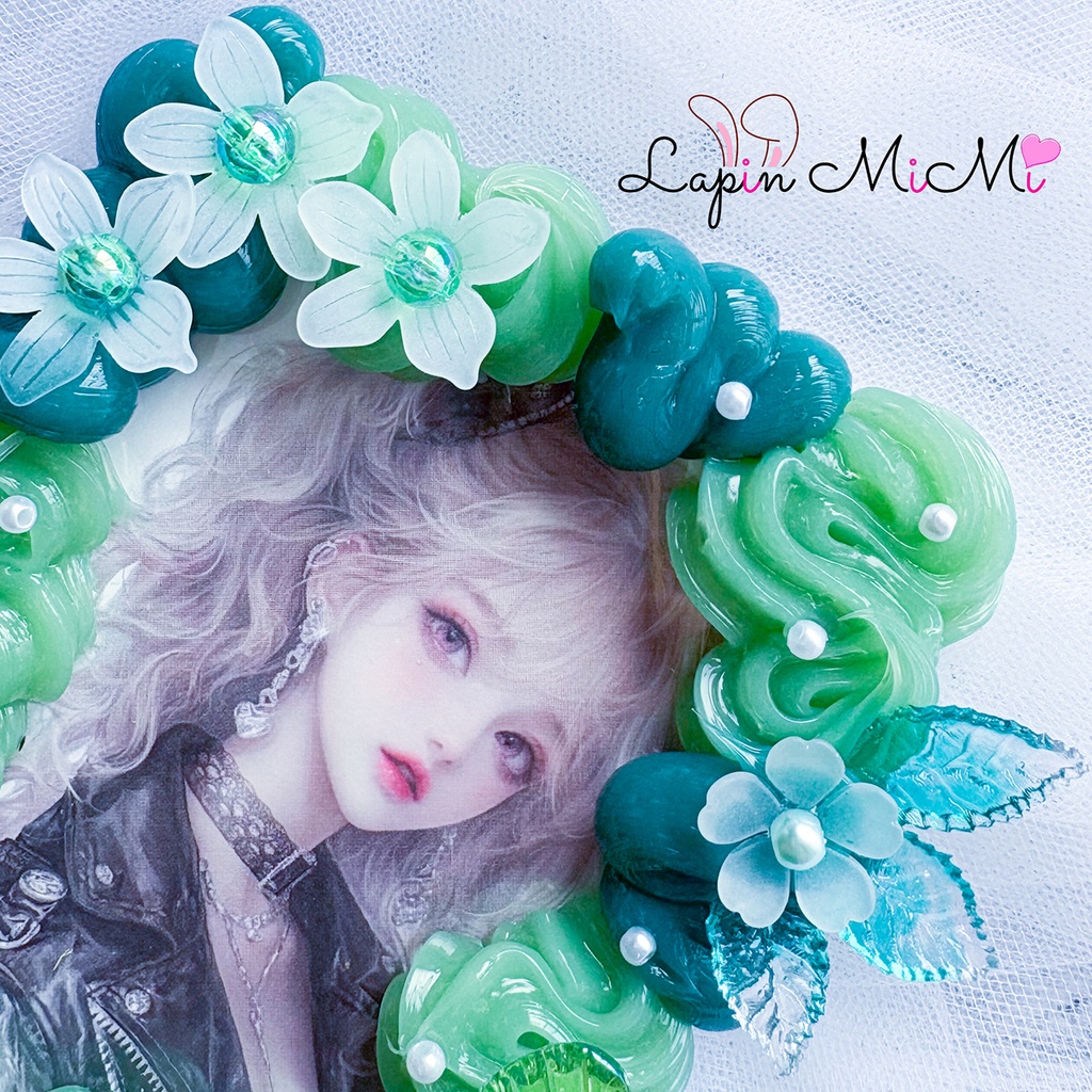 【受注製作】緑 × 深緑 ホイップデコ 硬質トレカケース B8 白 花 蝶 上品 きれいめ カード ケース