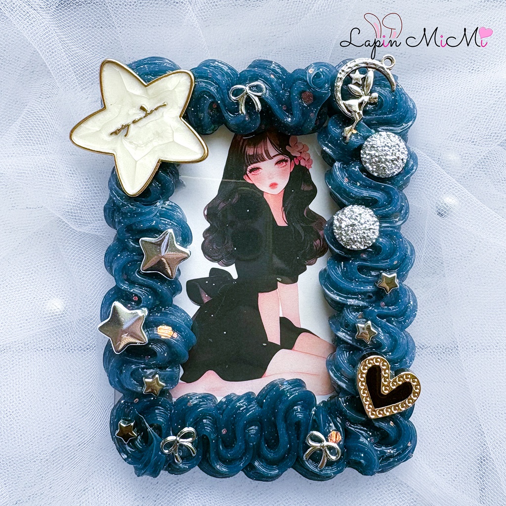 ブルーグレー ラメ入り ホイップデコ 硬質トレカケース B8 シルバー 星 リボン 宇宙 カード ケース