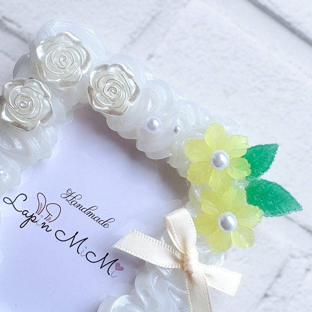 パールホワイト ホイップデコ 硬質トレカケース B8 チェキ ニュアンスカラー 花 サテンリボン 薔薇 カード ケース