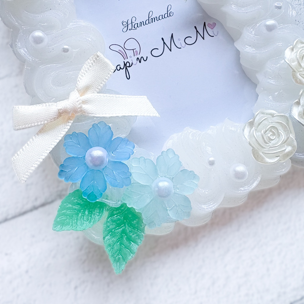 パールホワイト ホイップデコ 硬質トレカケース B8 チェキ ニュアンスカラー 花 サテンリボン 薔薇 カード ケース