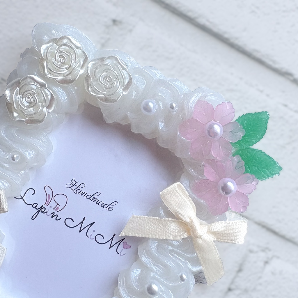 パールホワイト ホイップデコ 硬質トレカケース B8 チェキ ニュアンスカラー 花 サテンリボン 薔薇 カード ケース