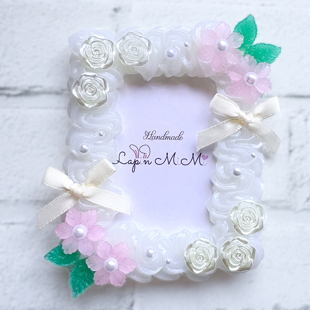 パールホワイト ホイップデコ 硬質トレカケース B8 チェキ ニュアンスカラー 花 サテンリボン 薔薇 カード ケース