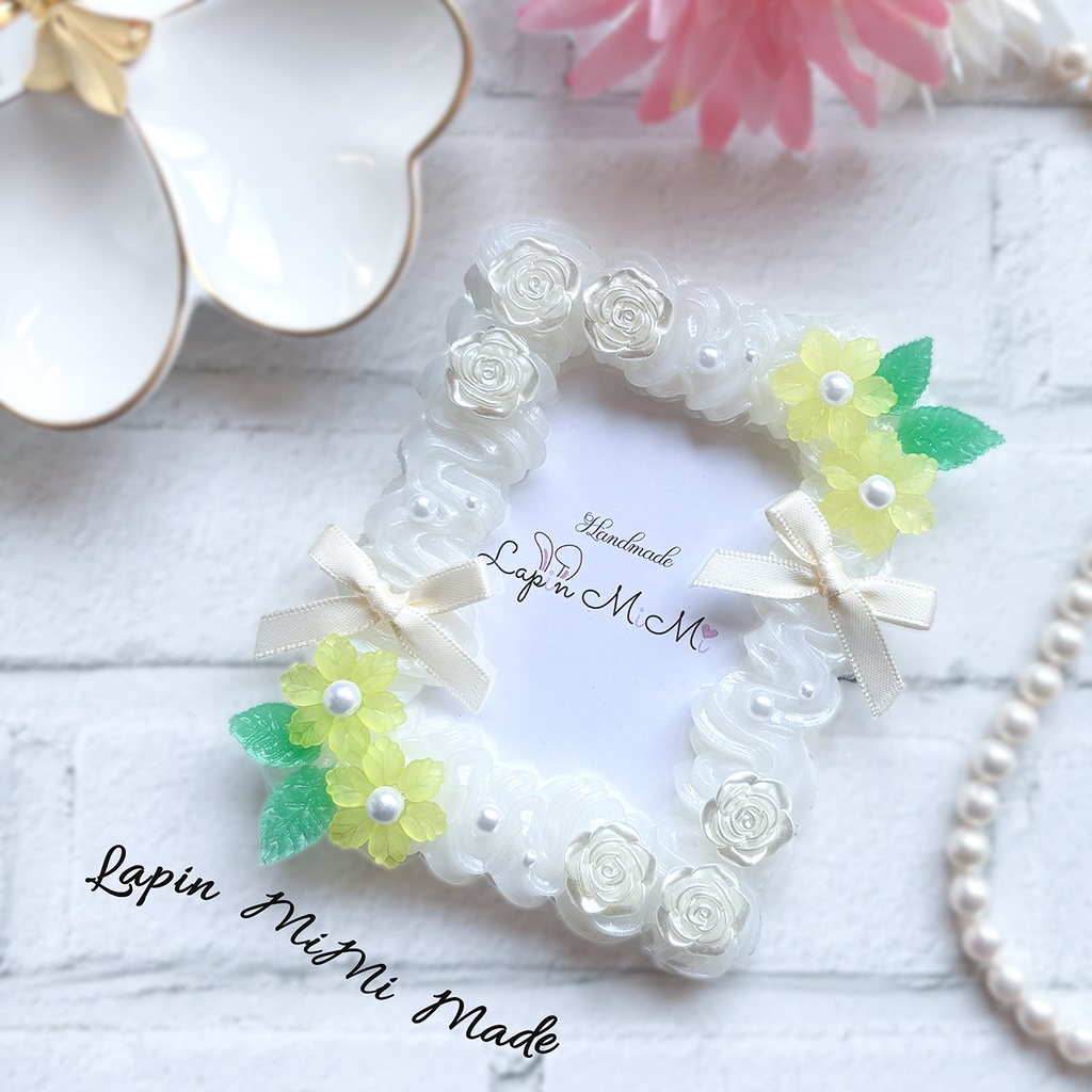 パールホワイト ホイップデコ 硬質トレカケース B8 チェキ ニュアンスカラー 花 サテンリボン 薔薇 カード ケース