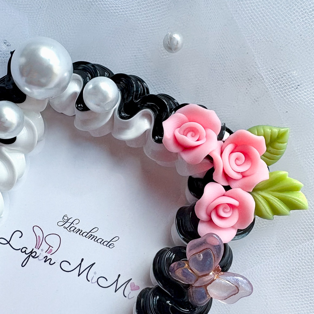 黒 白 うねうね ホイップデコ 硬質トレカケース B8 樹脂粘土 ピンク 薔薇 蝶 パール ゴシック チェキ カード ケース