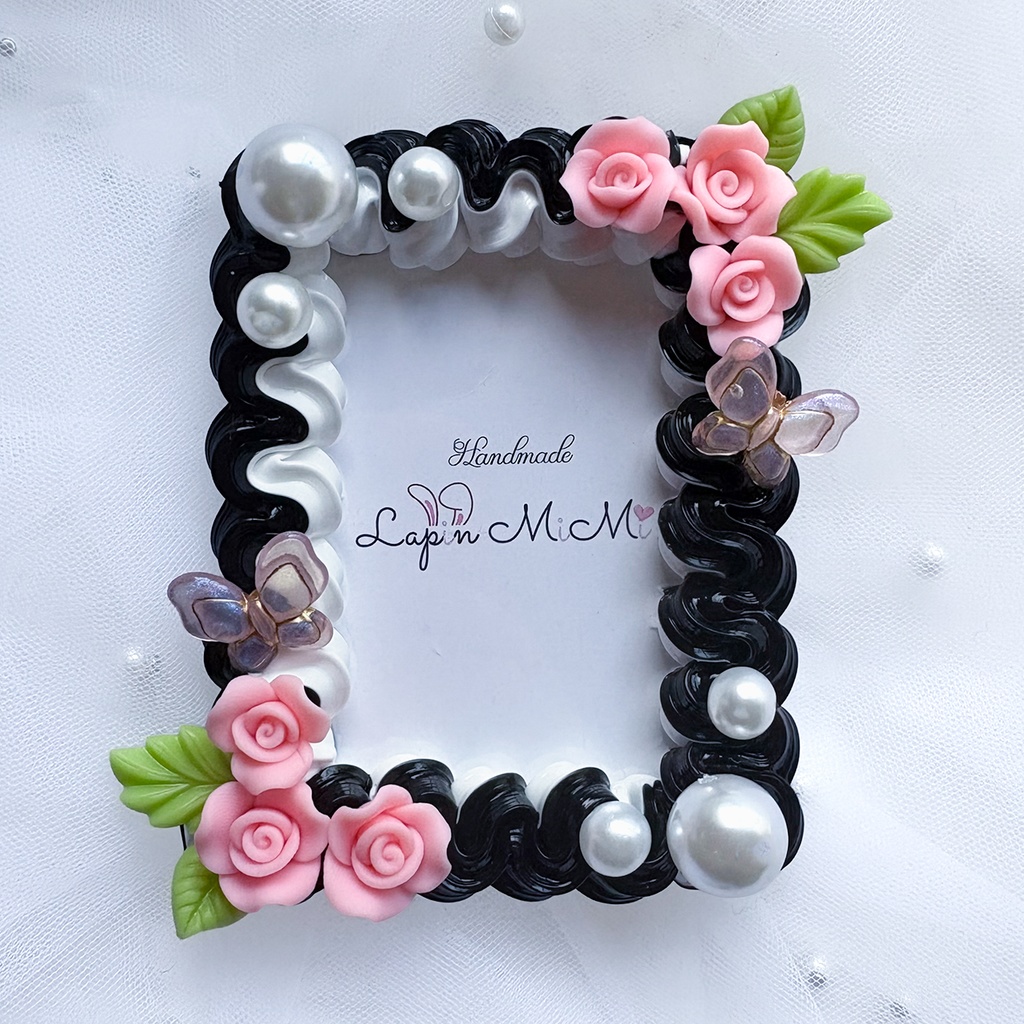 黒 白 うねうね ホイップデコ 硬質トレカケース B8 樹脂粘土 ピンク 薔薇 蝶 パール ゴシック チェキ カード ケース