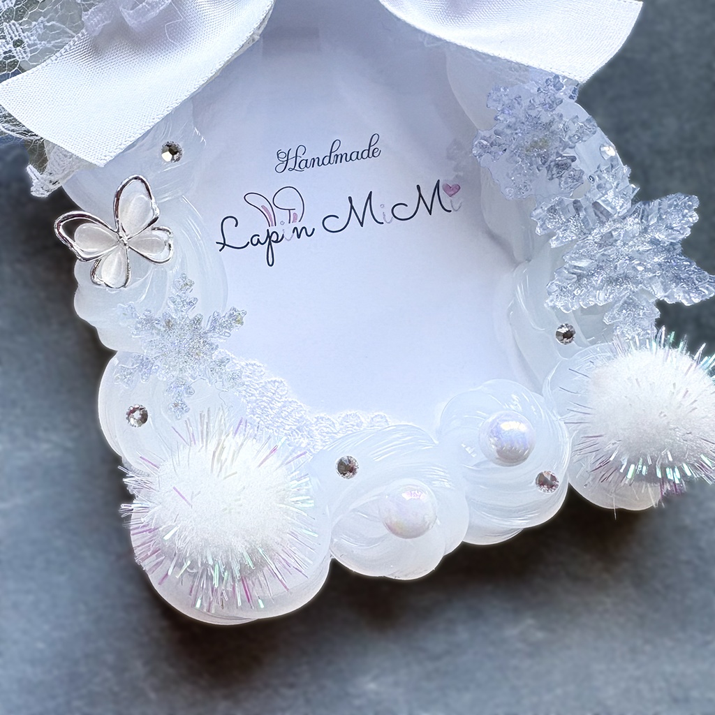 クリア ホイップデコ 硬質トレカケース B8 サテン レース 白 リボン ぽんぽん 姫 プリンセス マグネット ラメ 雪の結晶 チェキ カード ケース