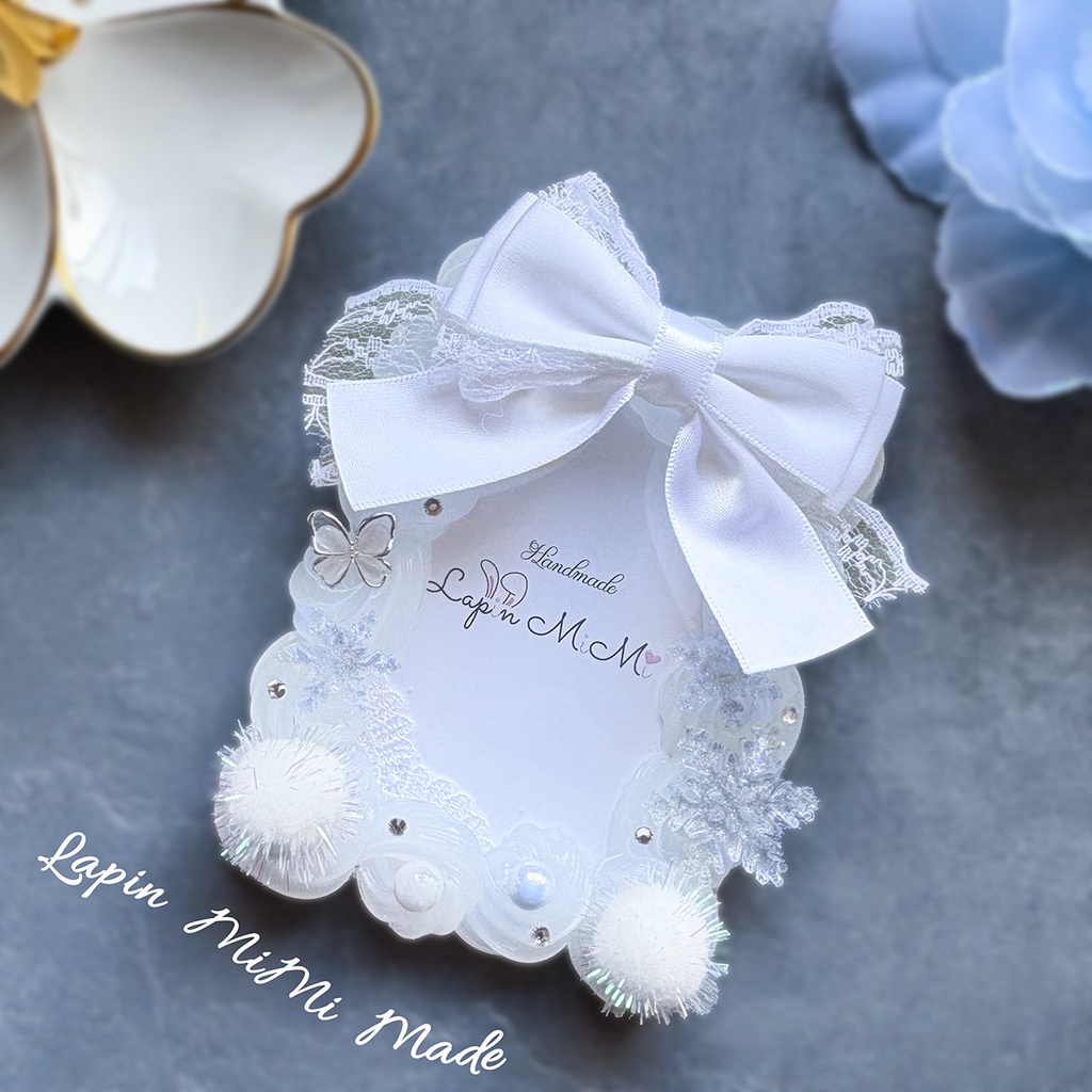 クリア ホイップデコ 硬質トレカケース B8 サテン レース 白 リボン ぽんぽん 姫 プリンセス マグネット ラメ 雪の結晶 チェキ カード ケース