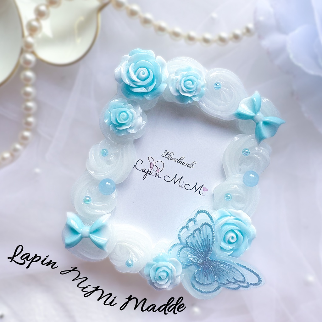 白 クリア ホイップデコ 硬質トレカケース B8 白×水色 薔薇 リボン 刺繍 レース 蝶 上品 きれいめ カード ケース