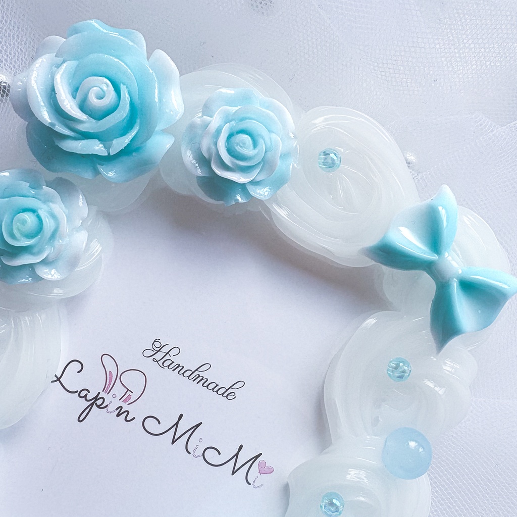 白 クリア ホイップデコ 硬質トレカケース B8 白×水色 薔薇 リボン 刺繍 レース 蝶 上品 きれいめ カード ケース